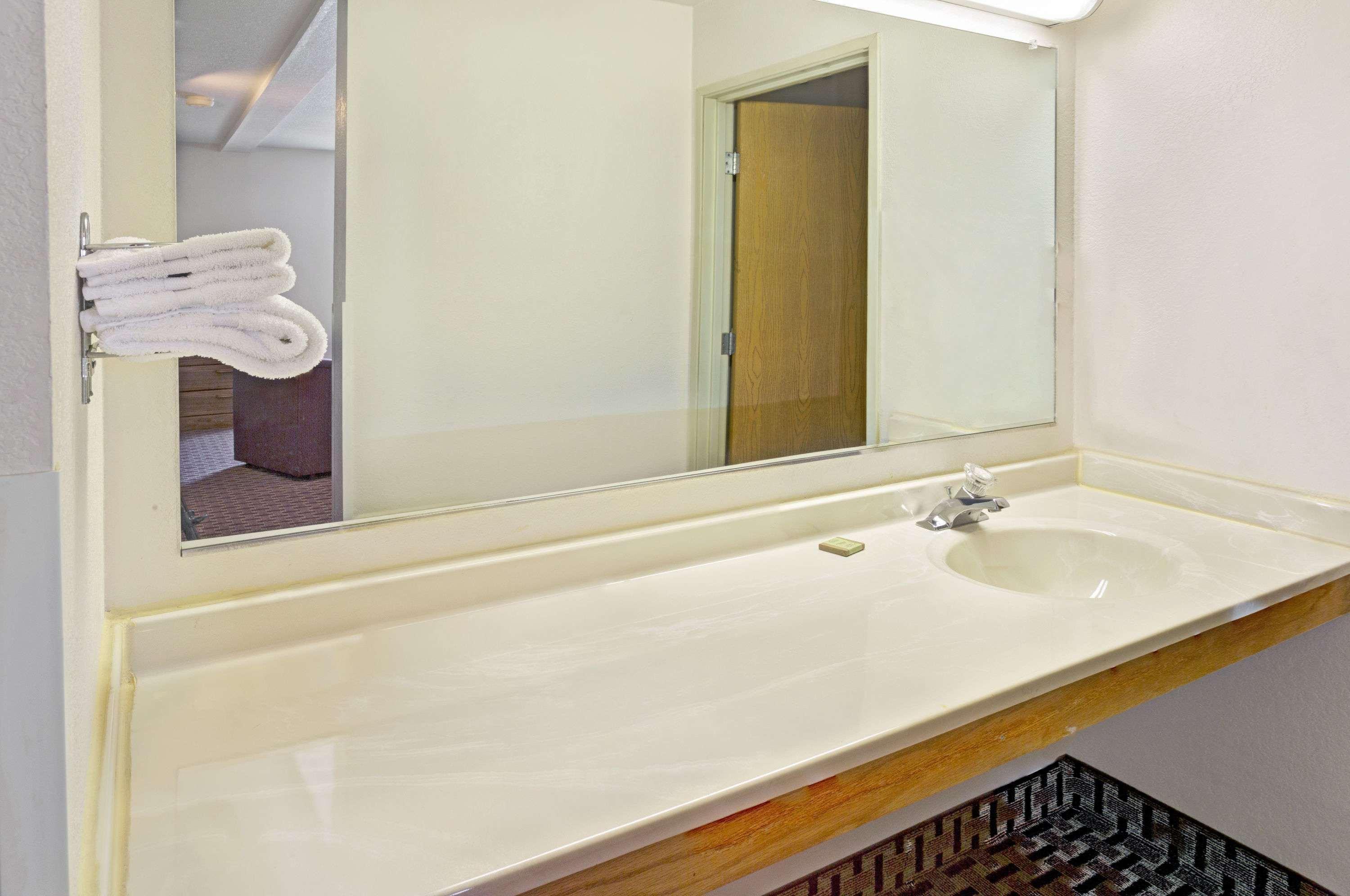 ซูเปอร์ 8 บาย วินด์แฮม แคนอนส์เบิร์ก/พิตส์เบิร์ก แอเรีย Hotel Canonsburg ภายนอก รูปภาพ