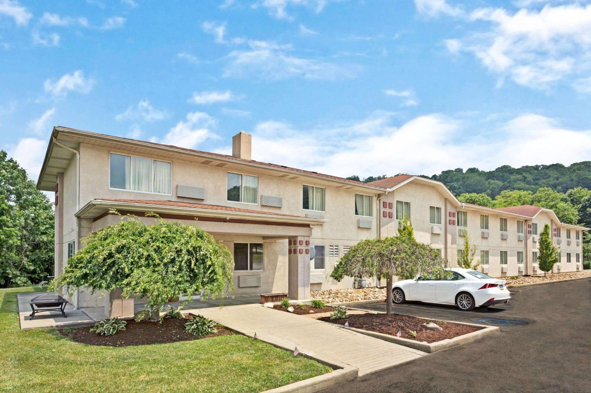 ซูเปอร์ 8 บาย วินด์แฮม แคนอนส์เบิร์ก/พิตส์เบิร์ก แอเรีย Hotel Canonsburg ภายนอก รูปภาพ